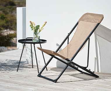 Strandstol i textiline på terrasse