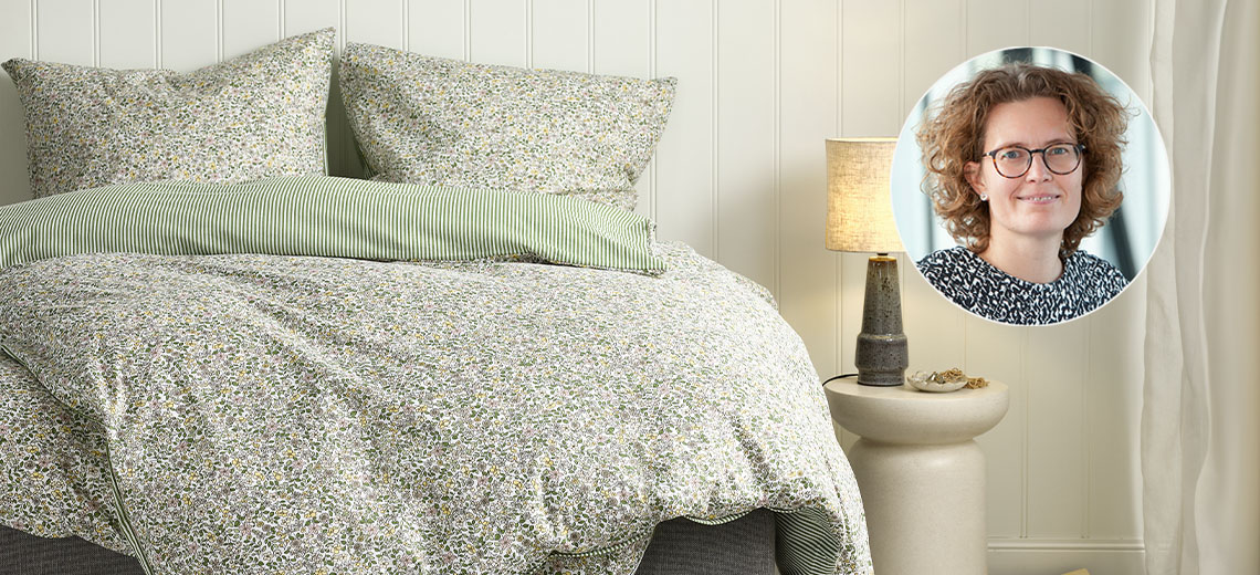 Sengelinned og sengesæt i grøn med billede af indkøber Berit 