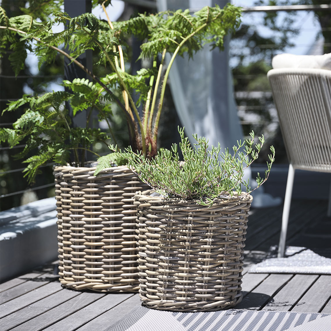 SEGLA kurve Kurve med planter på en altan