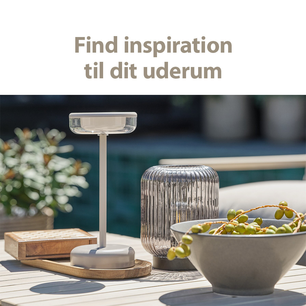 Havebord dekoreret med HUMLEBI bordlampe, SIMMA batterilampe og grå skål