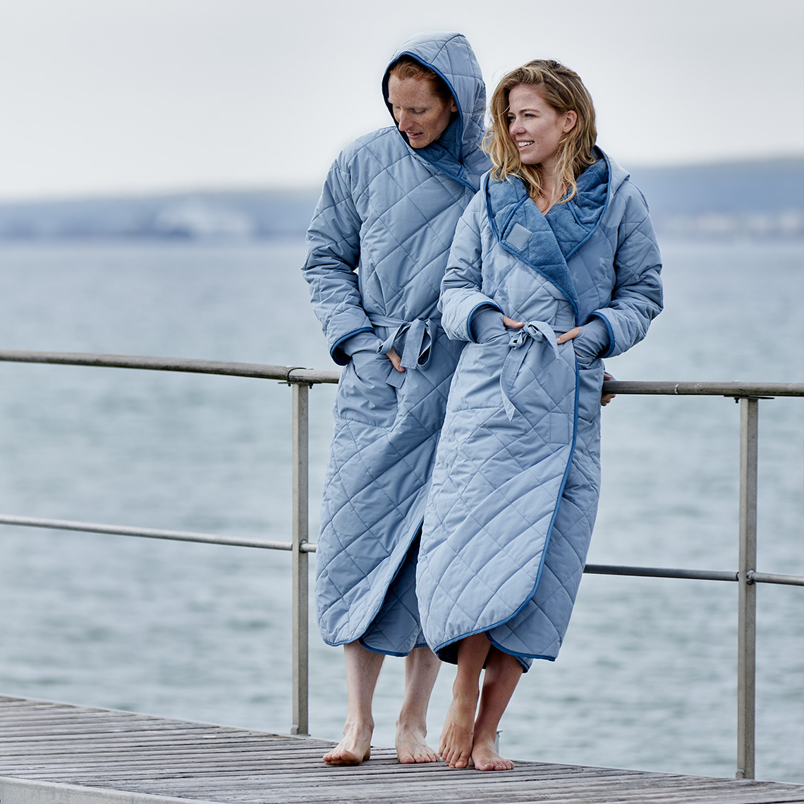 OSBY-vinterbadekåben fås i størrelse S/M og L/XL Vinterbadekåbe i unisex størrelse og komfortabel pasform