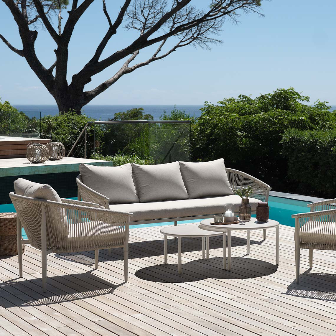 KIRKENES vedligeholdelsesfrit loungesæt til haven Lys beige, vedligeholdelsesfrit loungesæt på terrassen ved poolen