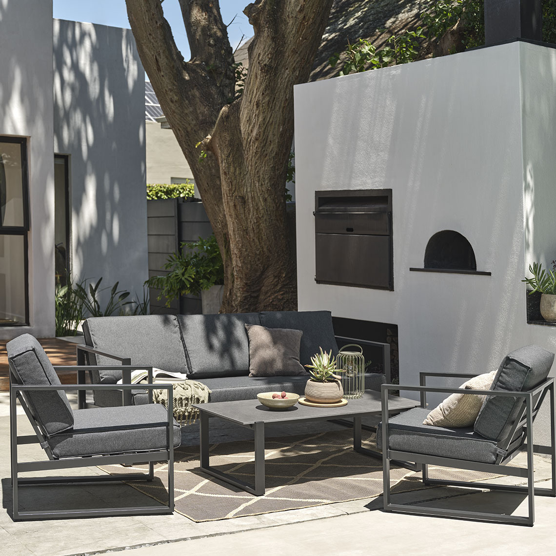 Quick-dry loungesæt med sorte hynder