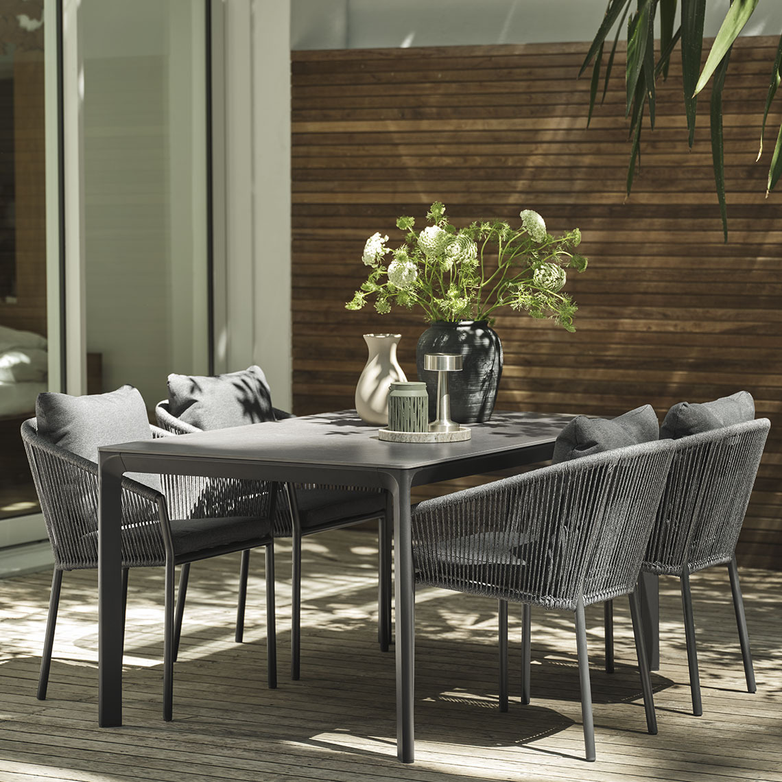 Havebord og udendørs stole