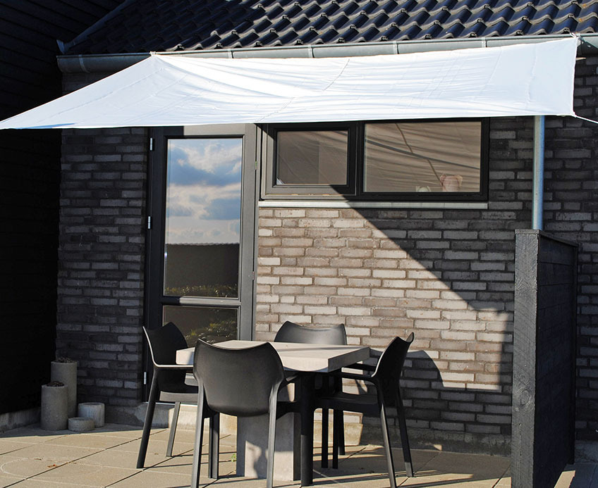 HOLD AN solsejl Terrasse med et solsejl