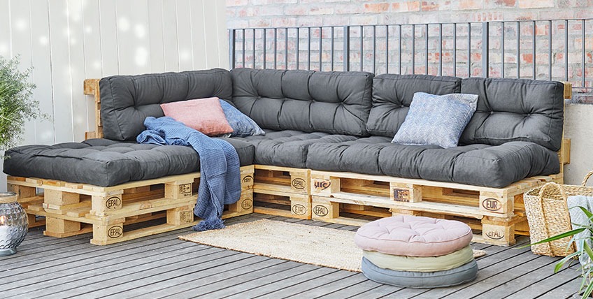 SKJERPE rygpuder får i forskellige størrelser Stor pallesofa med pallehynder