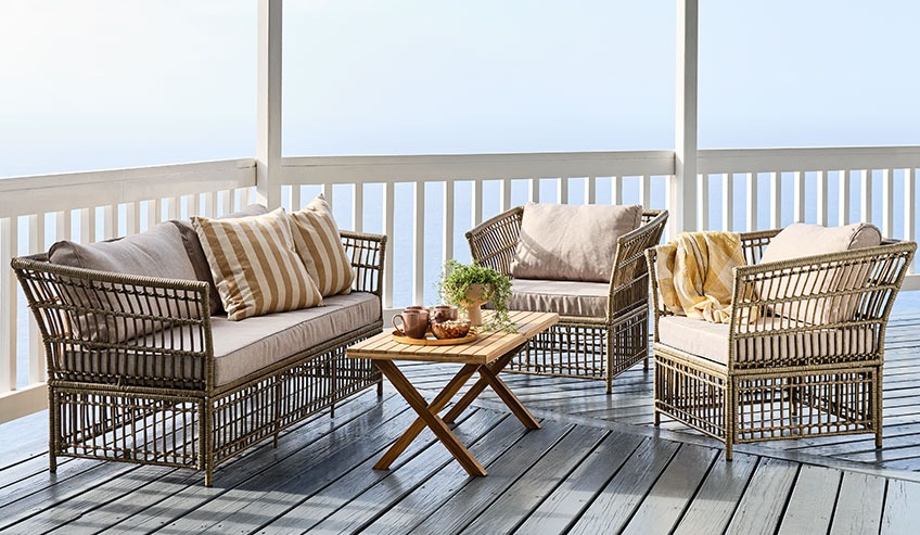 LILLESAND loungesæt i rattan Loungesæt med sofa, to stole og bord