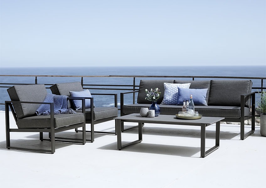 VONGE loungesæt Grå lounge stole og lounge sofa på terrasse