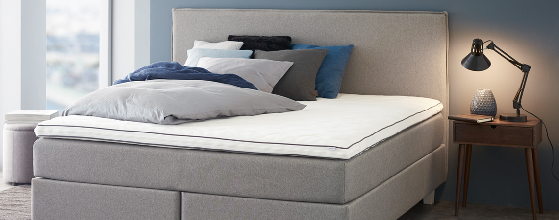 Det rette tilbehør til sengen kan spare dig udgiften til en ny madras